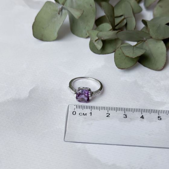Серебряное кольцо с александритом Серебряное кольцо с александритом