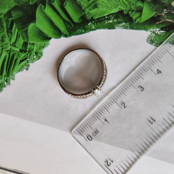 Серебряное кольцо с фианитами