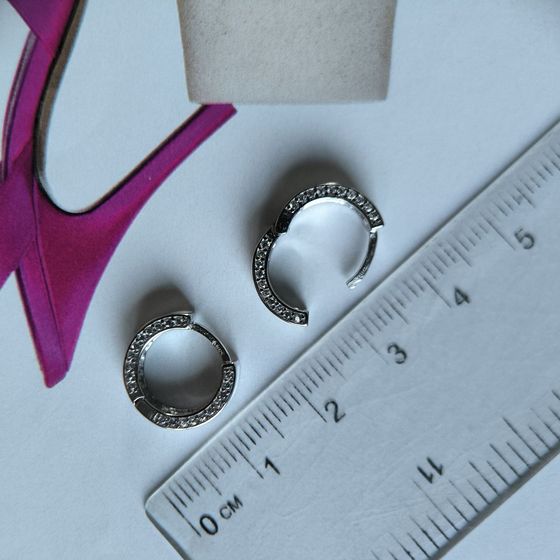 Серебряные серьги с фианитами, емаллю