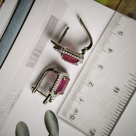 Серебряные серьги с рубином