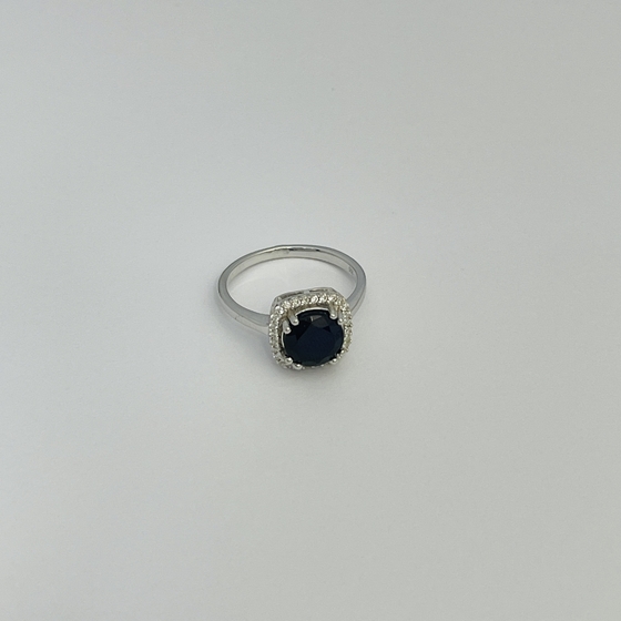 Серебряное кольцо с сапфиром 1.79ct, фианитами