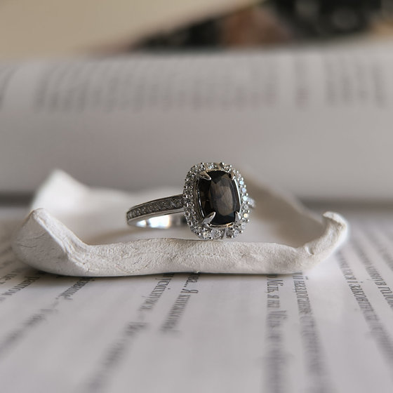 Серебряное кольцо с раухтопазом (дымчатым кварцем) 1.826ct, фианитами