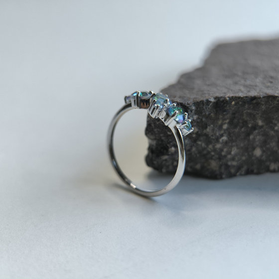 Серебряное кольцо с мистик топазом 0.77ct, фианитами