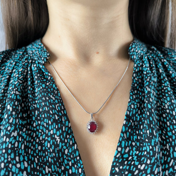 Серебряная подвеска с рубином 3.92ct, фианитами