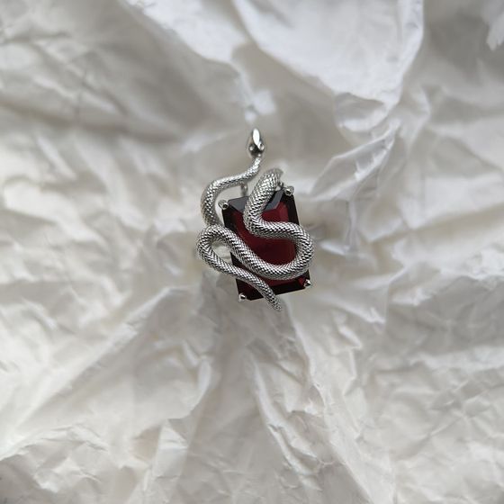 Серебряное кольцо с гранатом 5.425ct