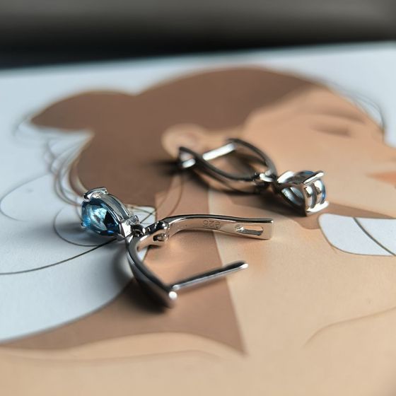Серебряные серьги с топазом Лондон Блю 0.95ct