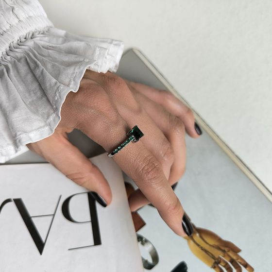 Серебряное кольцо с изумрудом nano