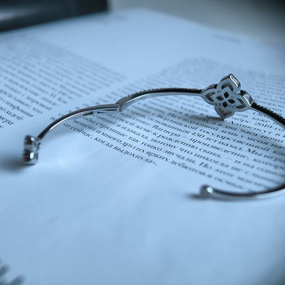 Серебряный браслет с перламутром, фианитами