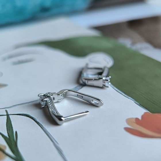 Серебряные серьги с фианитами