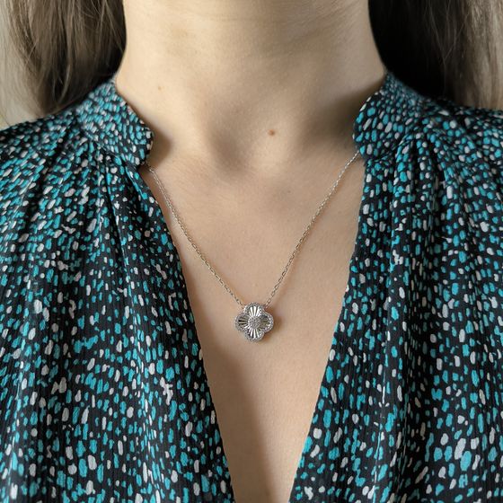 Серебряное колье с фианитами