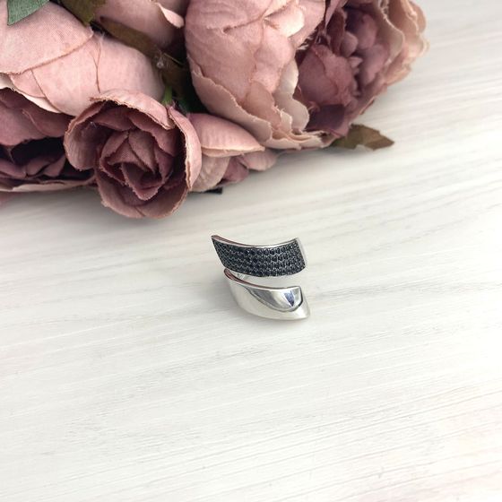 Серебряное кольцо с фианитами