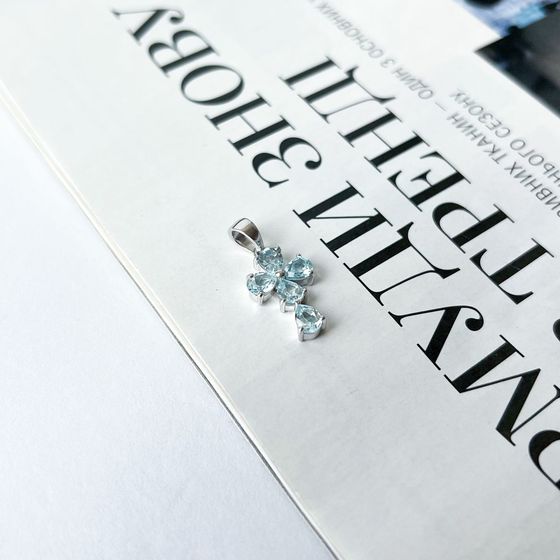 Серебряный крестик с топазом 1.885ct