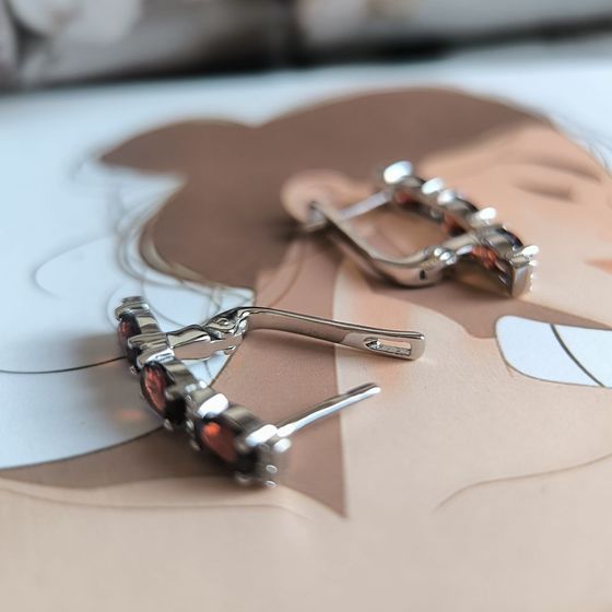 Серебряные серьги с гранатом 3.642ct