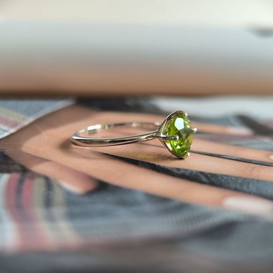 Серебряное кольцо с хризолітом 2.92ct