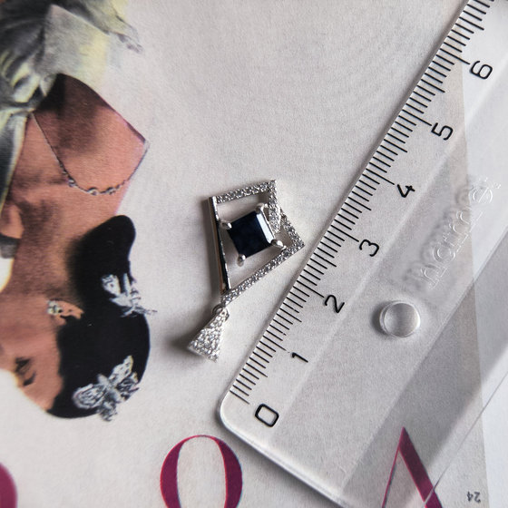 Серебряная подвеска с сапфиром 1.859ct, фианитами