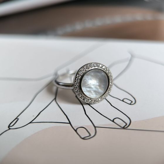 Серебряное кольцо с перламутром Серебряное кольцо с перламутром