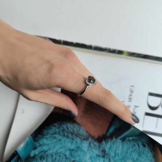 Серебряное кольцо с раухтопазом (дымчатым кварцем) 1.236ct, фианитами