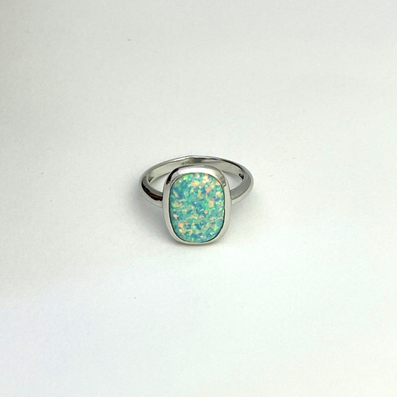 Серебряное кольцо с опалом Серебряное кольцо с опалом