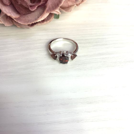 Серебряное кольцо с гранатом 2.222ct