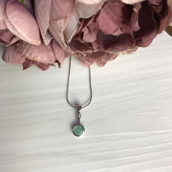 Серебряная подвеска с изумрудом