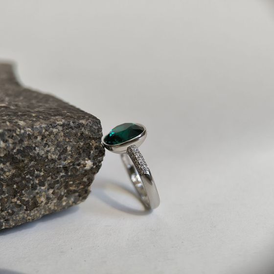 Серебряное кольцо с фианитами