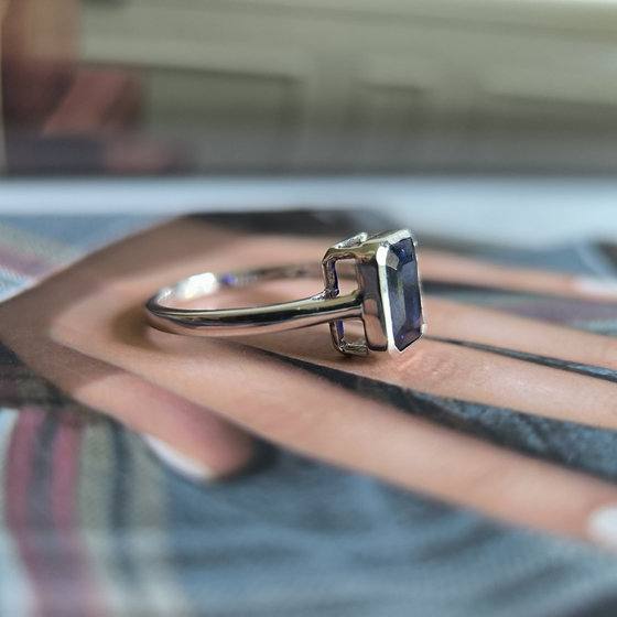 Серебряное кольцо с сапфиром 2.11ct