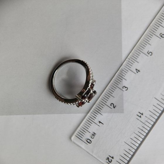 Серебряное кольцо с гранатом 2.325ct
