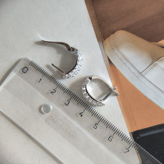 Серебряные серьги с фианитами