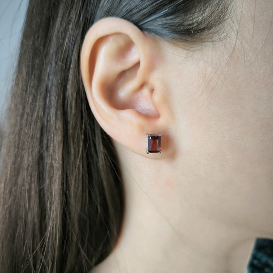 Серебряные серьги с гранатом 2.444ct