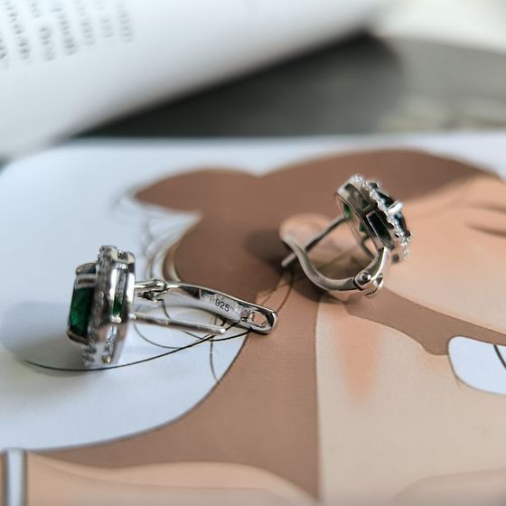 Серебряные серьги с изумрудом nano 3.982ct
