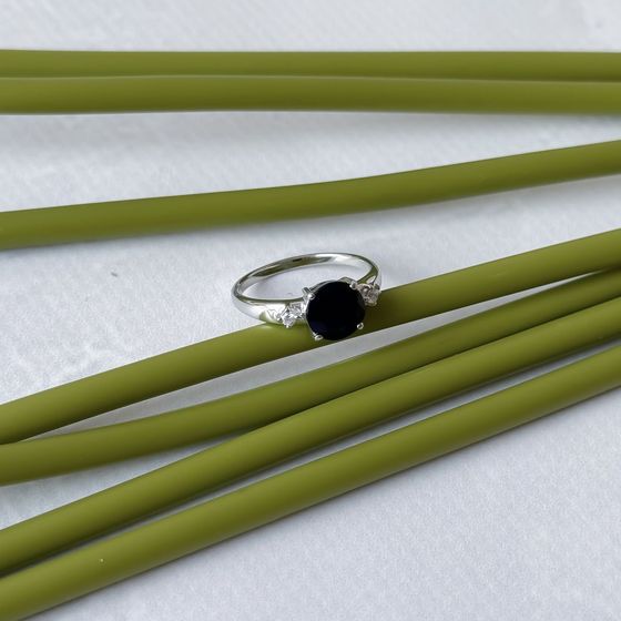 Серебряное кольцо с сапфиром 2.332ct