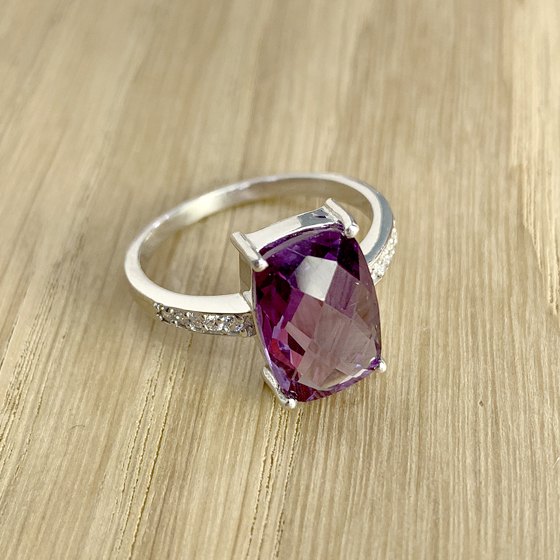 Серебряное кольцо с александритом 5.318ct