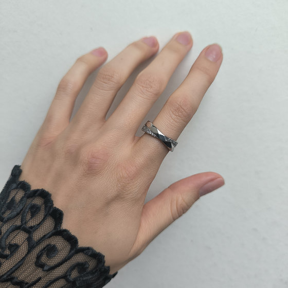 Серебряное кольцо с фианитами