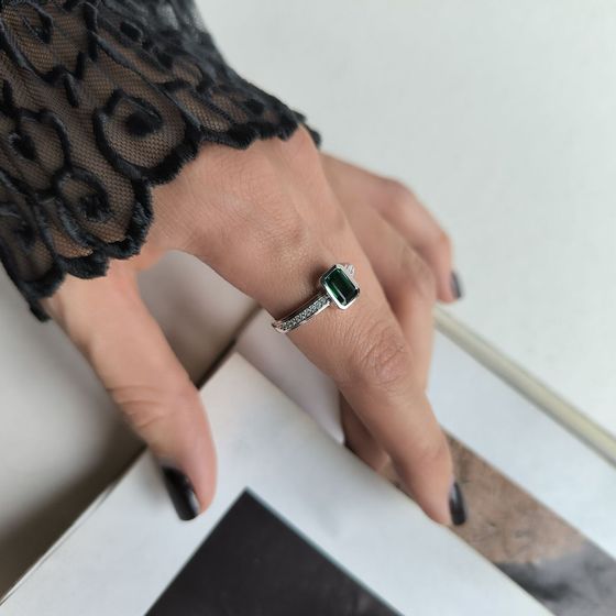 Серебряное кольцо с изумрудом nano 1.045ct