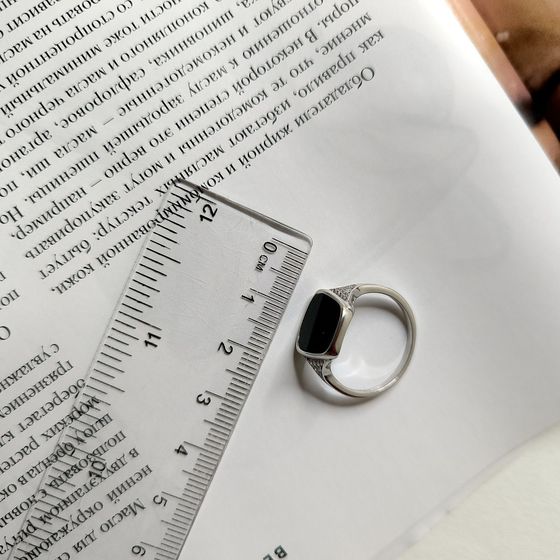 Серебряное кольцо с ониксом Серебряное кольцо с ониксом