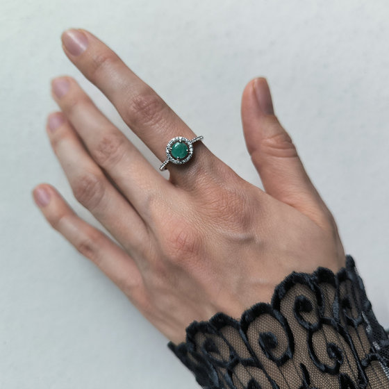 Серебряное кольцо с изумрудом 1.155ct