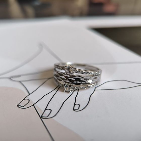 Серебряное кольцо с фианитами