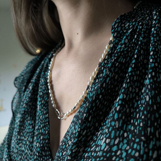 Серебряное колье с жемчугом барочным