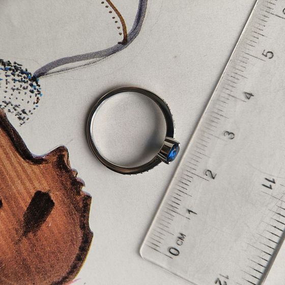 Серебряное кольцо с сапфиром nano 0.561ct, фианитами