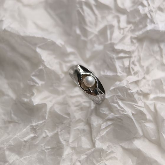 Серебряное кольцо с жемчугом 2.5ct