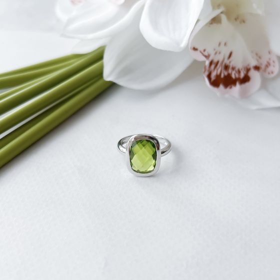 Серебряное кольцо с хризолітом 4.819ct