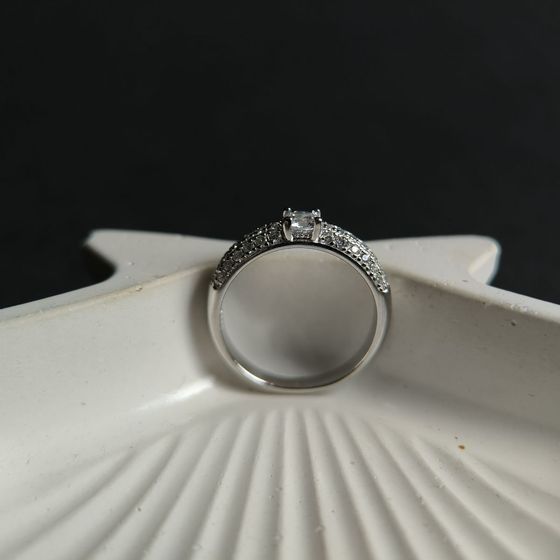 Серебряное кольцо с фианитами