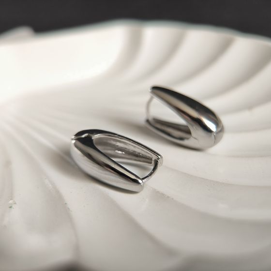 Серебряные серьги без камней Серебряные серьги без камней