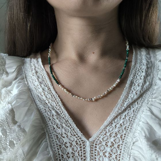 Серебряное колье с жемчугом барочным, зеленим жадеїдом