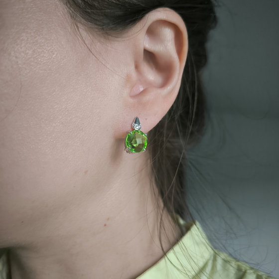 Серебряные серьги с хризолітом 6.685ct, фианитами