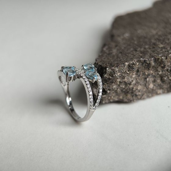 Серебряное кольцо с топазом 2.638ct