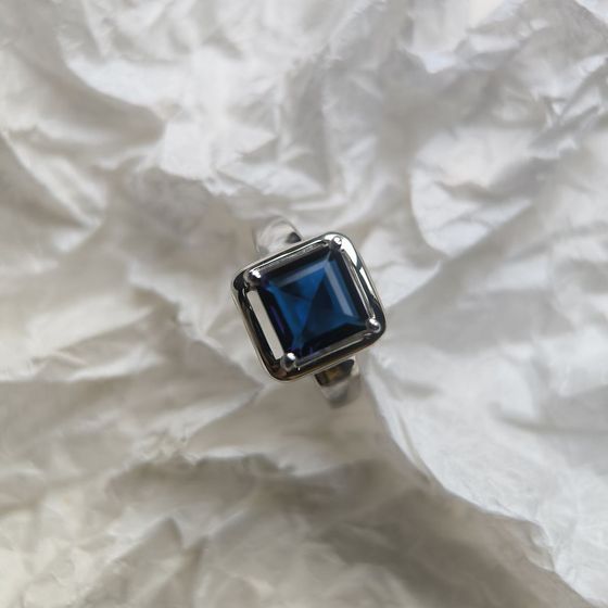 Серебряное кольцо с сапфиром nano 1.975ct