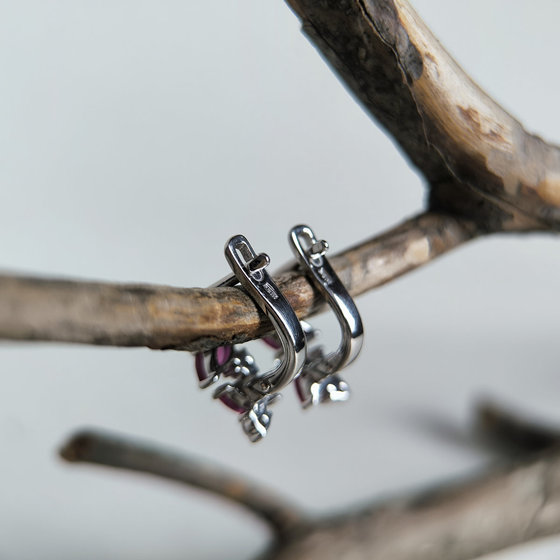Серебряные серьги с рубином 2.15ct, фианитами