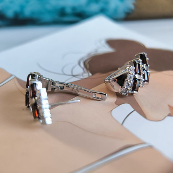 Серебряные серьги с гранатом 6.25ct