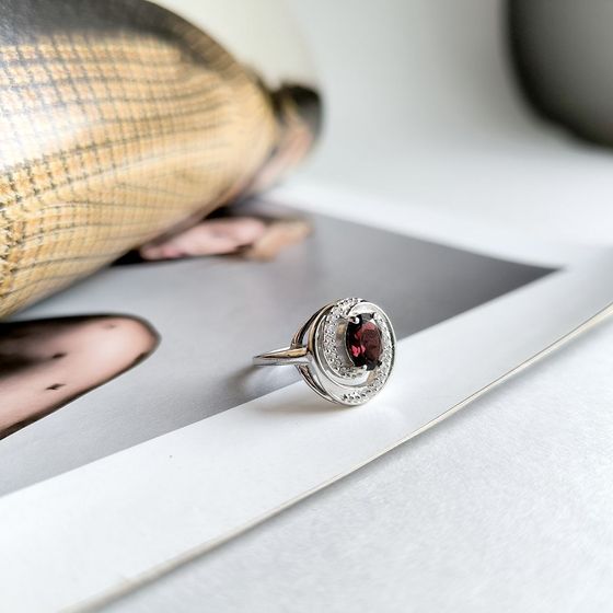 Серебряное кольцо с гранатом 1.687ct